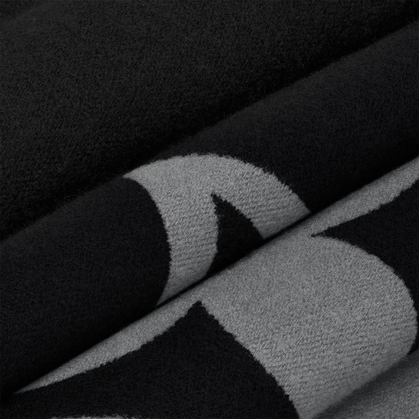 Louis Vuitton Black M79097 Graphic Dual Scarf Louis Vuitton Black M79097 Graphic Dual Scarf