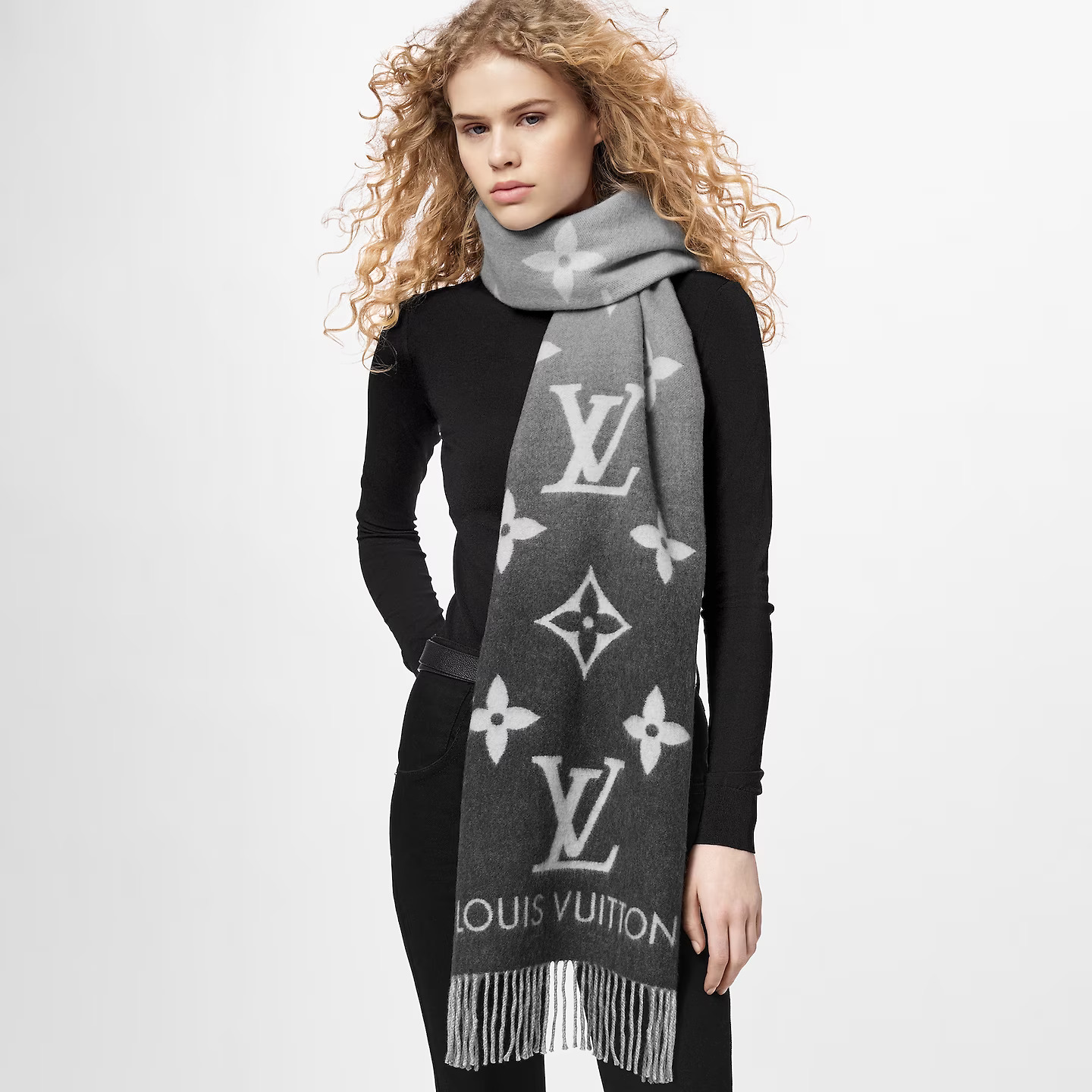 Louis Vuitton Grey M76336 Reykjavik Gradient Scarf Louis Vuitton Grey M76336 Reykjavik Gradient Scarf