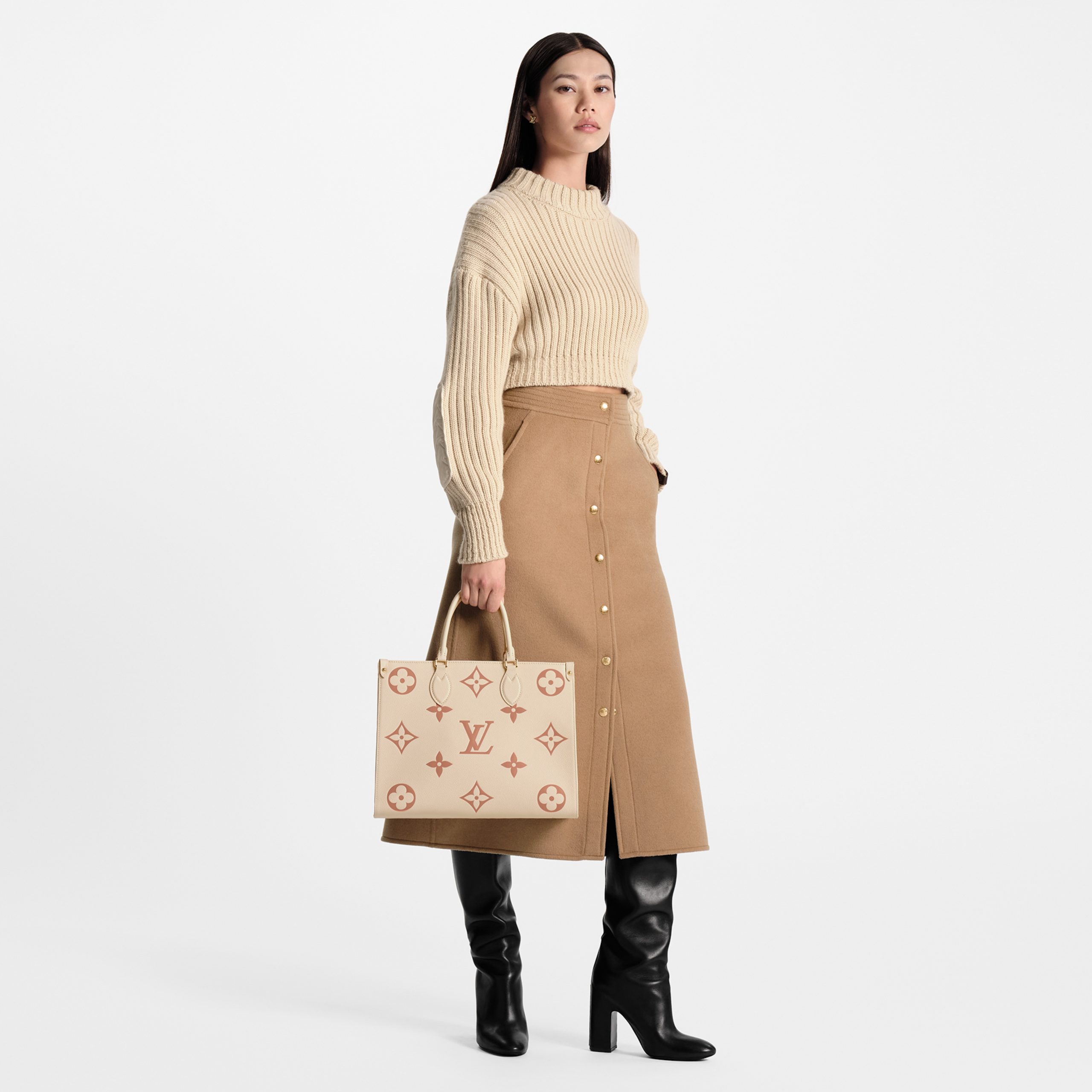 Louis Vuitton OnTheGo MM M21575 Crème Rose Trianon Louis Vuitton OnTheGo MM M21575 Crème Rose Trianon