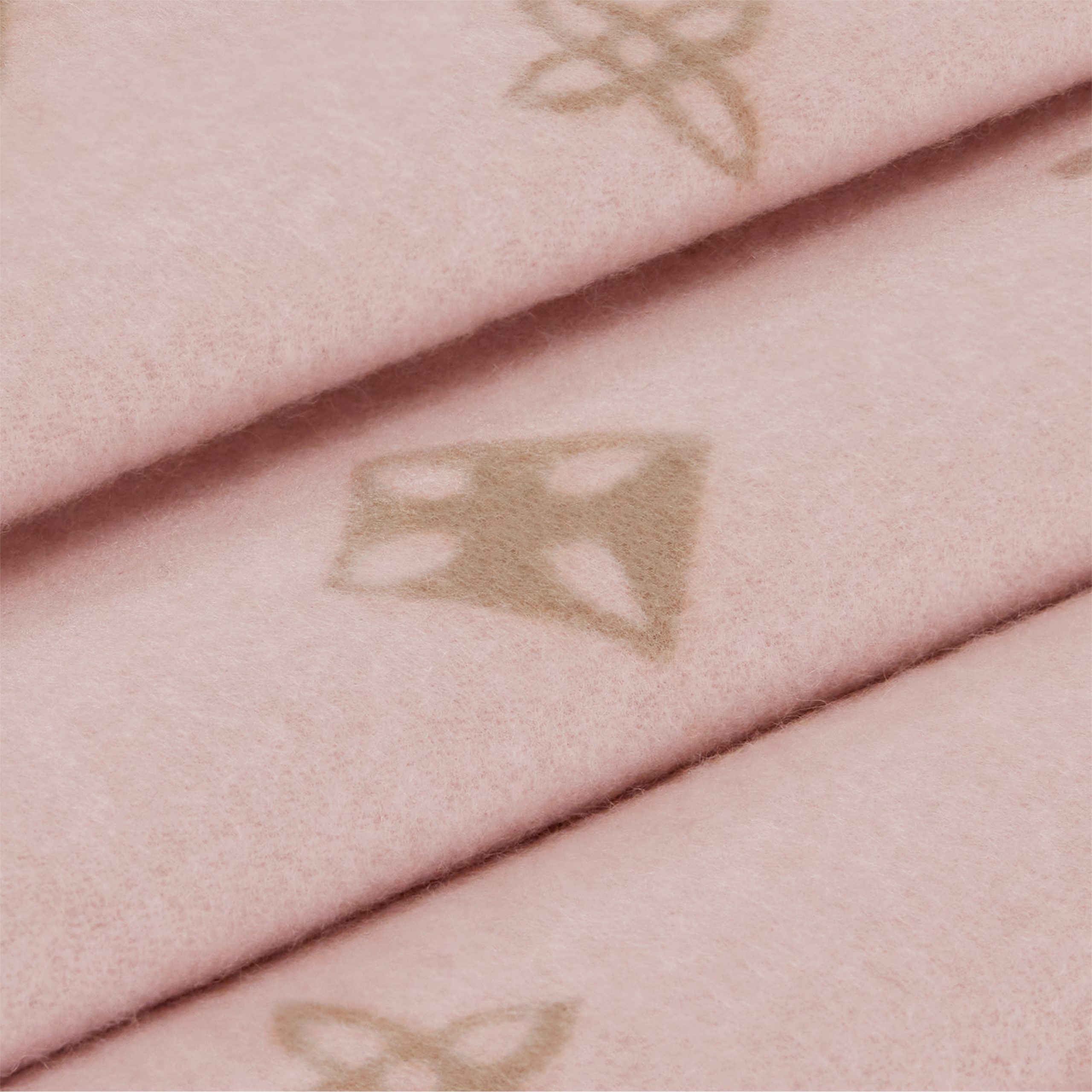 Louis Vuitton M79543 Pink Precious Dragon Reykjavik Scarf Louis Vuitton M79543 Pink Precious Dragon Reykjavik Scarf