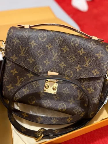 Louis Vuitton Pochette Metis M44875 Monogram photo review